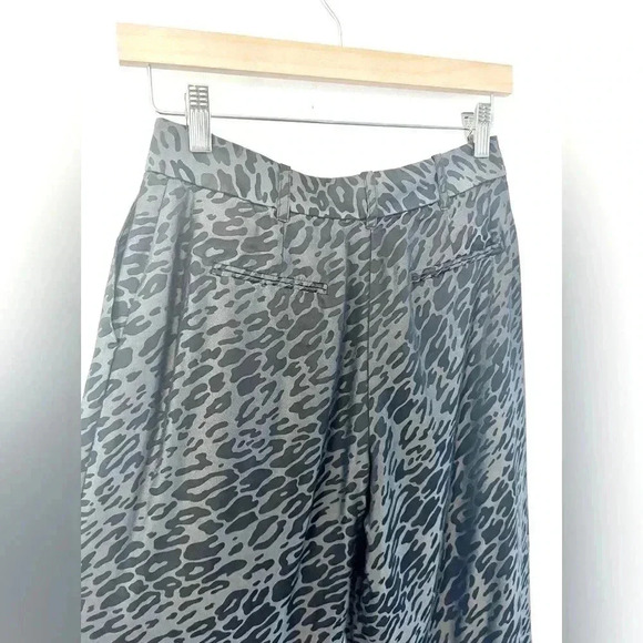 Equipment Femme Arwen Silk Wide Leg Gray Leopard PrintTrousers Size 2 - Picture 4 of 11